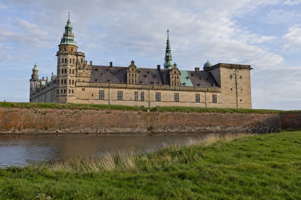 Illustration inspireret af Kronborg og Øresund